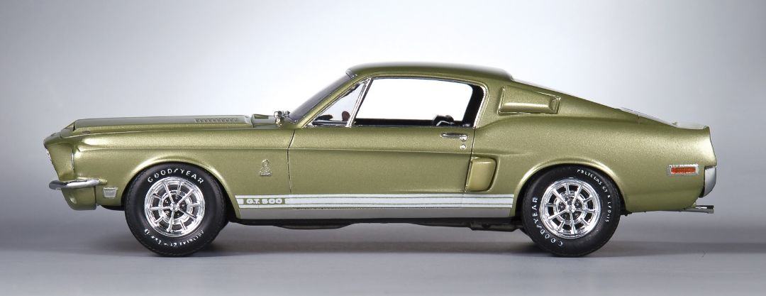 AMT 1968 Shelby GT-500 1/25 Model Kit (Level 3)